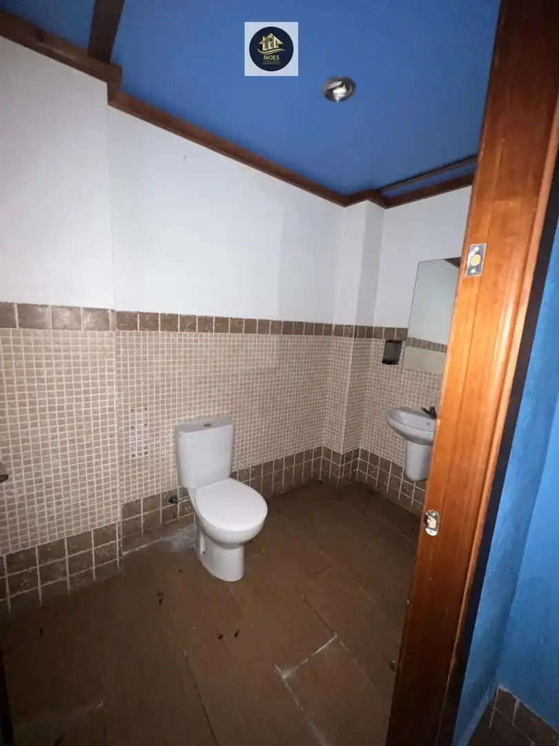Baño de Local en venta en Jaén