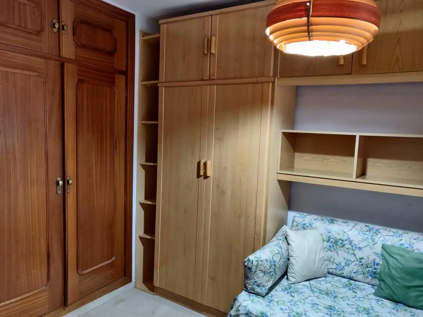 Dormitori de Apartament de lloguer en Granada amb Calefacció