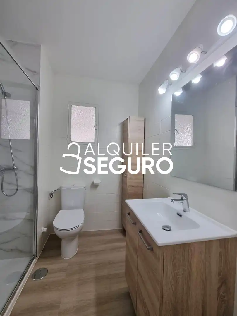 Baño de Piso de alquiler en Collado Villalba con Calefacción, Terraza y Piscina