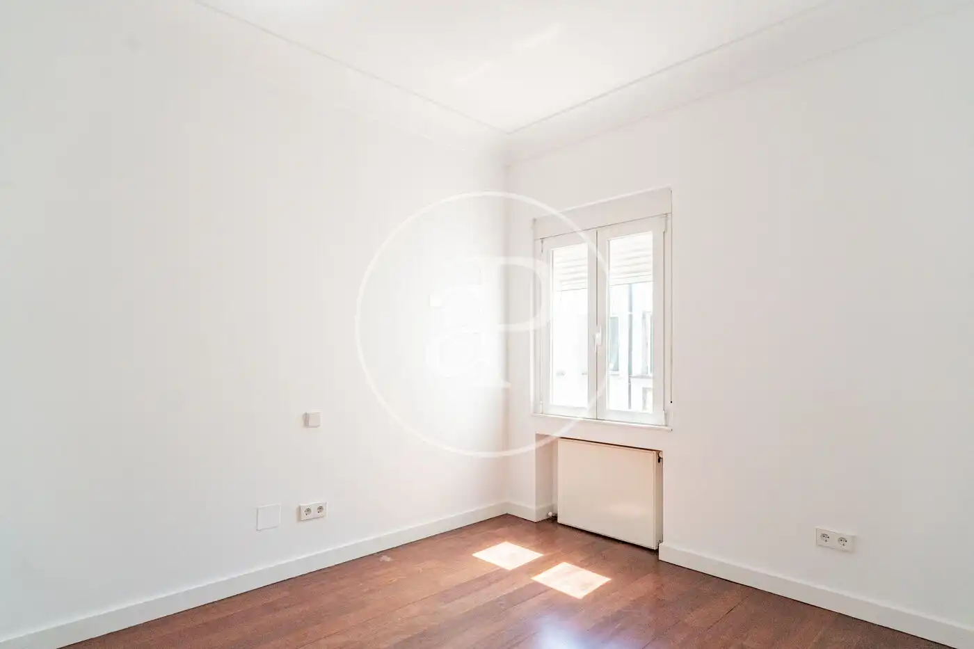 Schlafzimmer von Dachboden zur Miete in Madrid mit Klimaanlage, Heizung und Terrasse