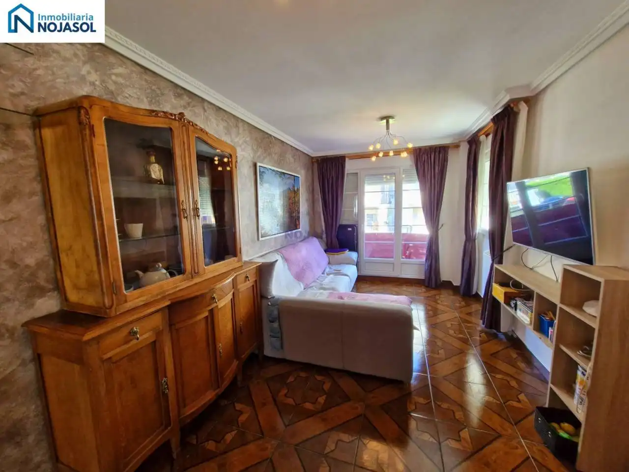Sala d'estar de Apartament en venda en Castro-Urdiales amb Calefacció, Traster i Moblat