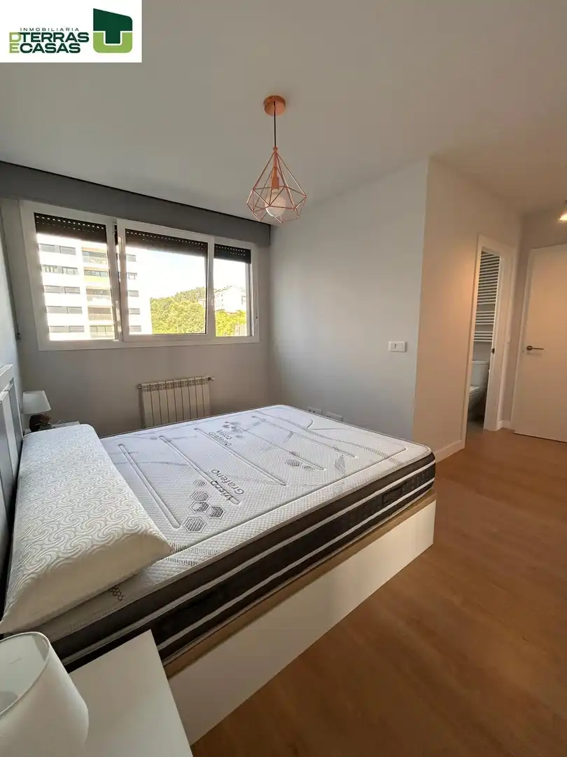 Habitación de Piso de alquiler en Pontevedra Capital  con Calefacción, Terraza y Trastero