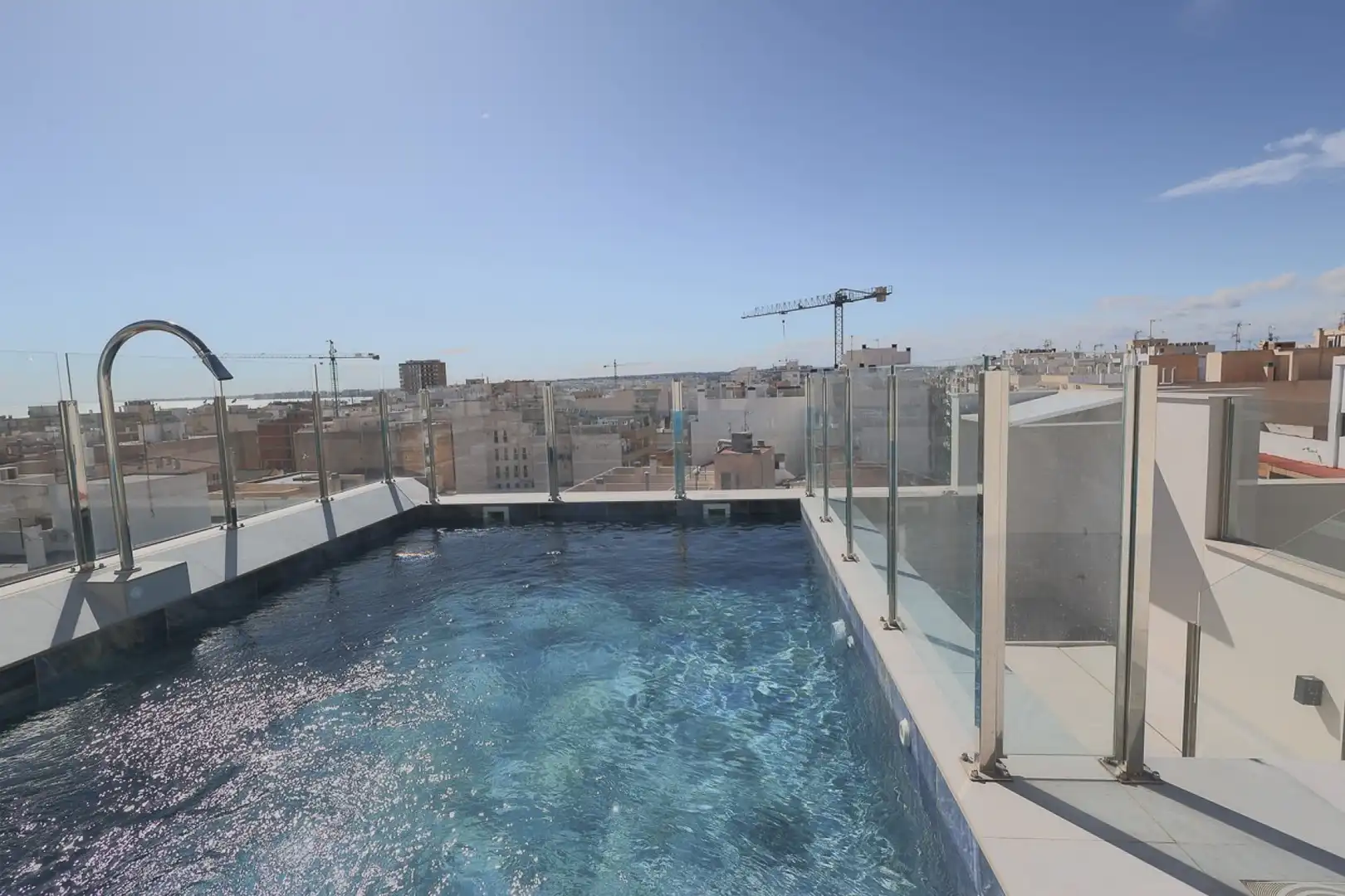 Schwimmbecken von Wohnung zum Verkauf in Torrevieja mit Klimaanlage, Heizung und Terrasse