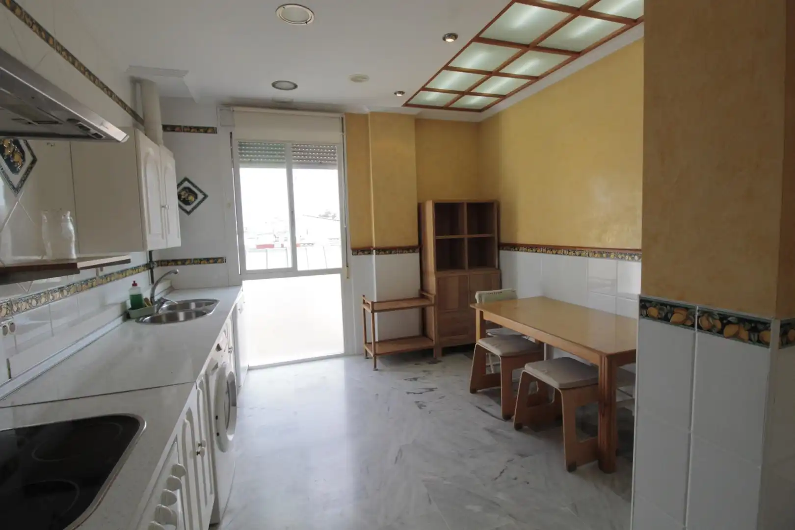 Cocina de Piso en venta en Sevilla con Balcón y Jacuzzi