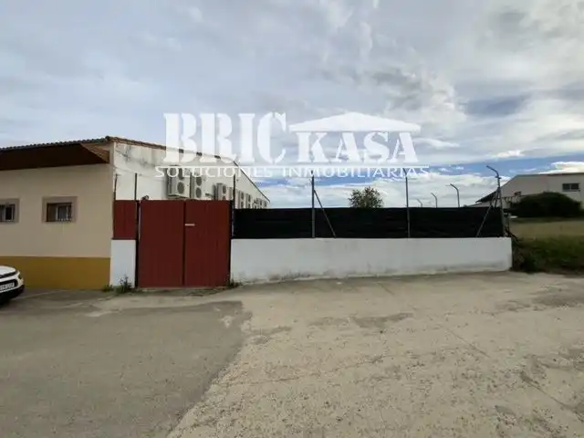 Vista exterior de Local en venta en Torrejoncillo con Aire acondicionado