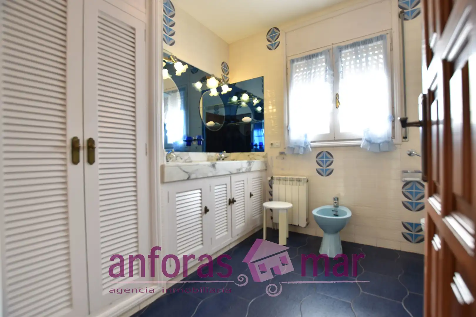 Baño de Piso en venta en Torredembarra con Calefacción, Terraza y Amueblado