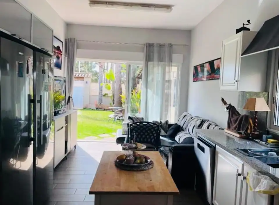 Chalet con piscina en venta en Centro Urbano, imagen 9