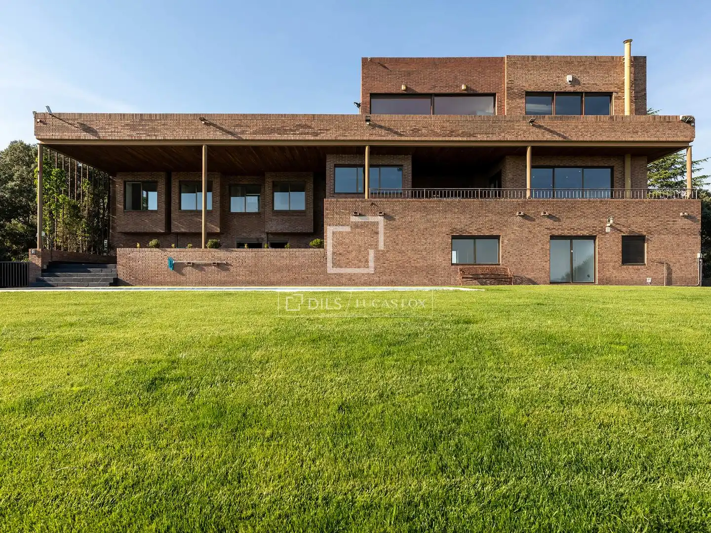 Exterior view of Houses for sale in Galapagar  with Air Conditioner, Private garden and Storage room