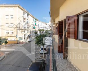 Vista exterior de Casa o xalet en venda en Vélez-Málaga amb Aire condicionat, Terrassa i Balcó