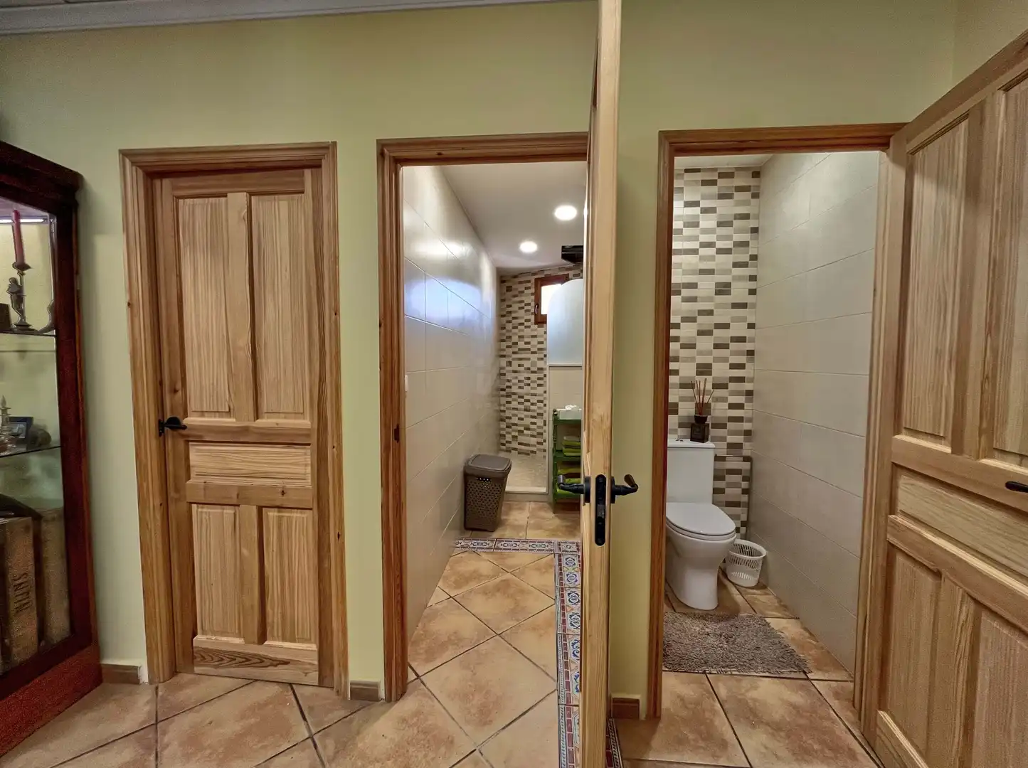 Bathroom of Houses for sale in Villena  with Air Conditioner, Terrace and Swimming Pool