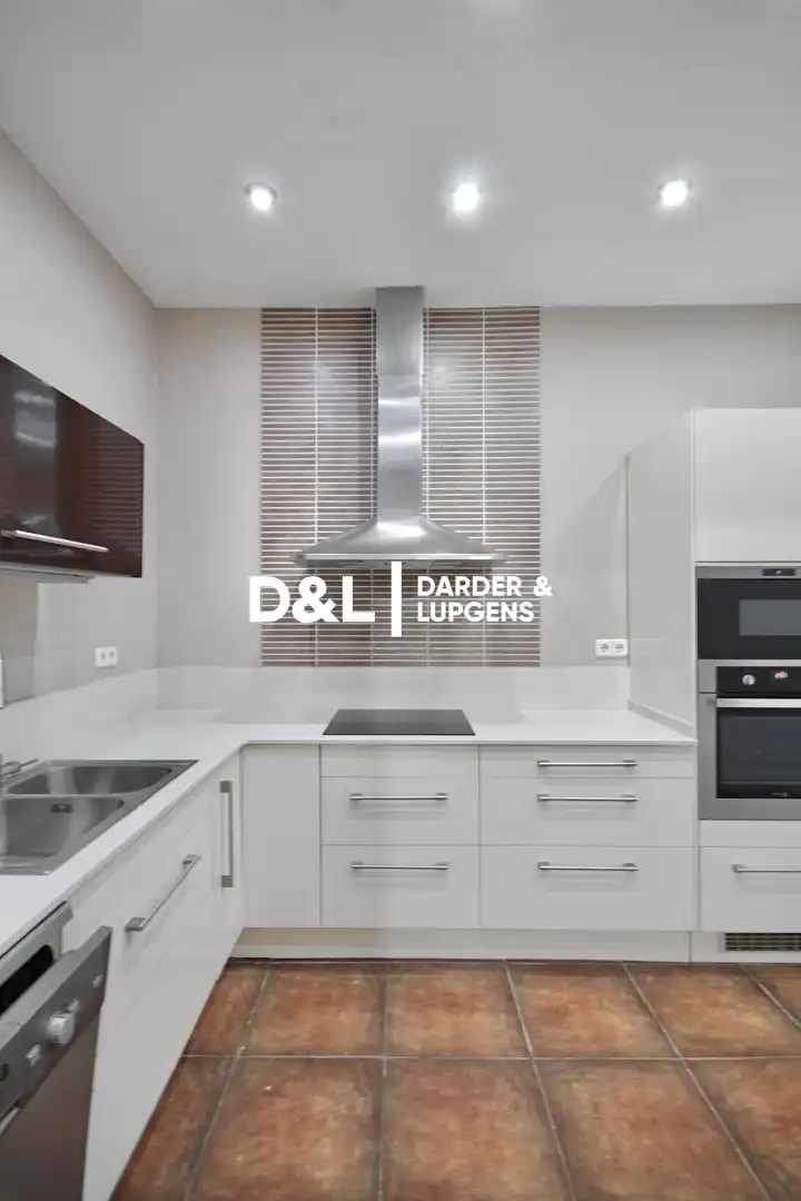 Cocina de Planta baja en venta en Vilanova i la Geltrú con Calefacción y Horno