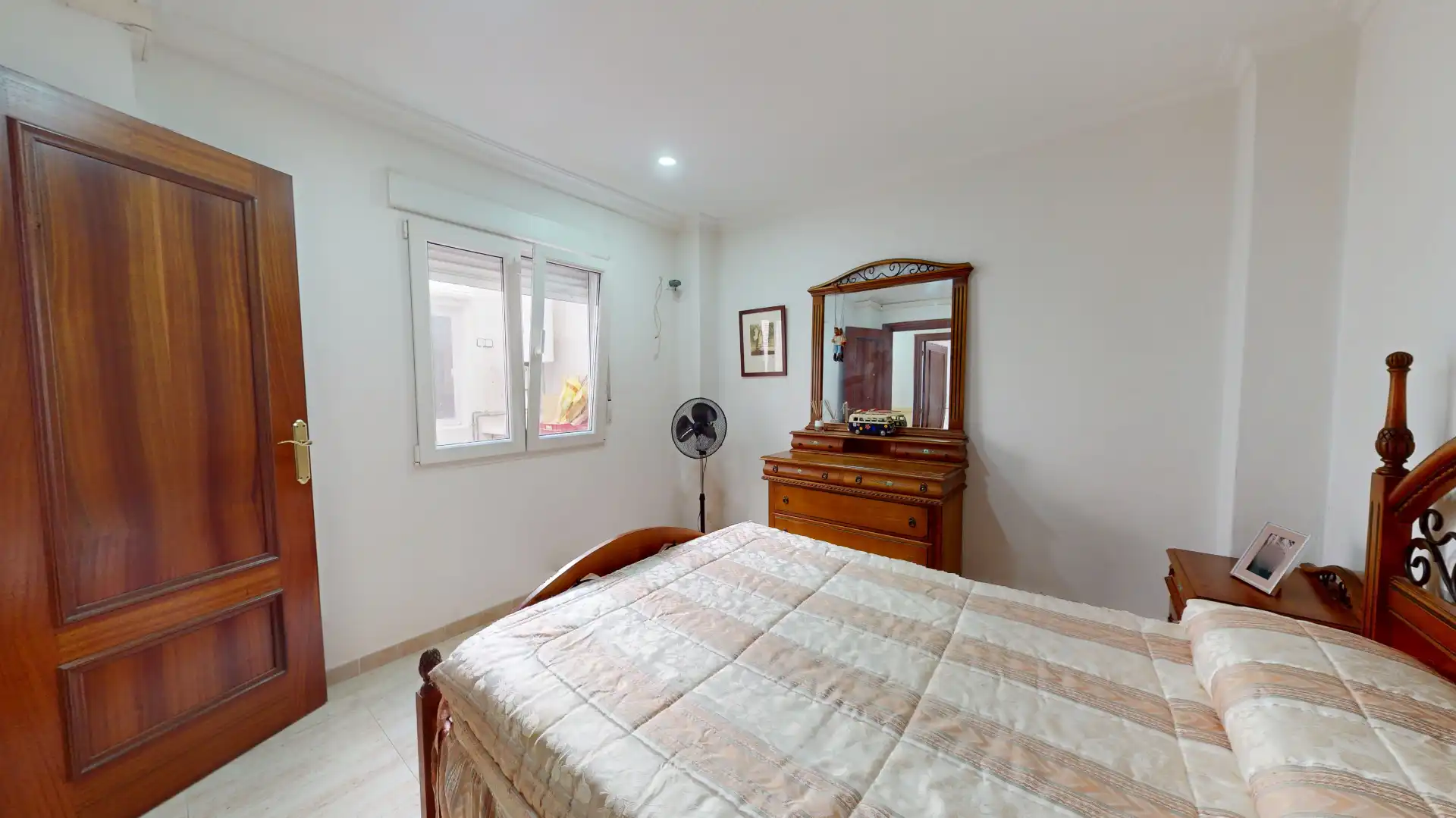 Dormitori de Casa adosada en venda en Elda amb Aire condicionat, Terrassa i Traster