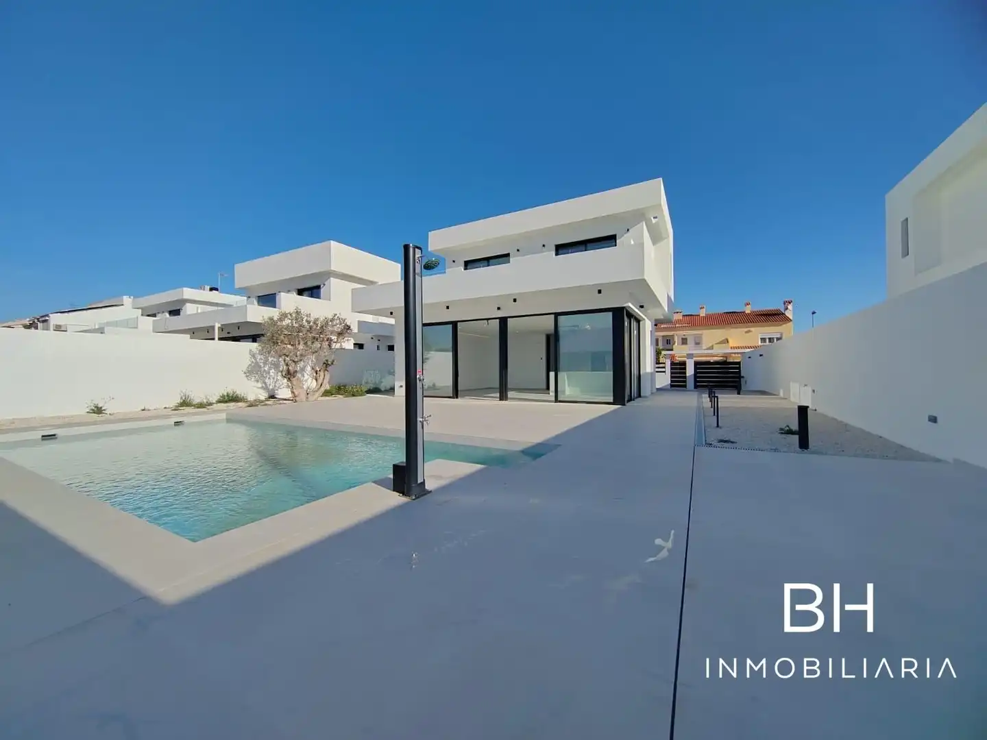 Vista exterior de Casa o chalet en venta en Sant Joan d'Alacant con Aire acondicionado, Calefacción y Jardín privado