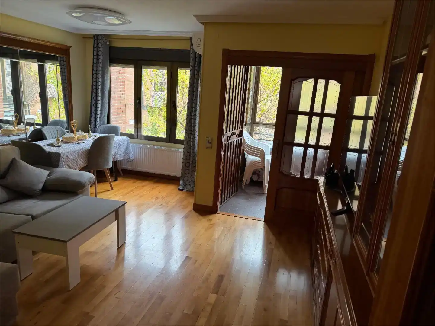 Sala d'estar de Pis en venda en Leganés amb Aire condicionat, Jardí privat i Parquet
