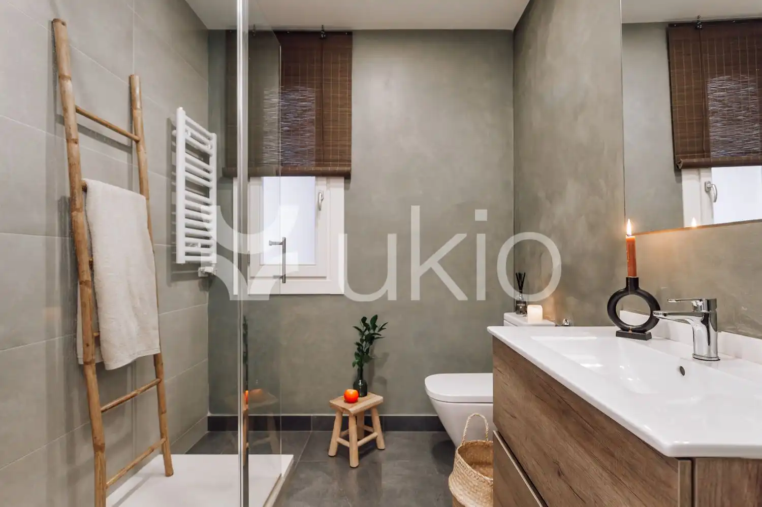 Baño de Apartamento de alquiler en Barcelona con Aire acondicionado, Calefacción y Amueblado