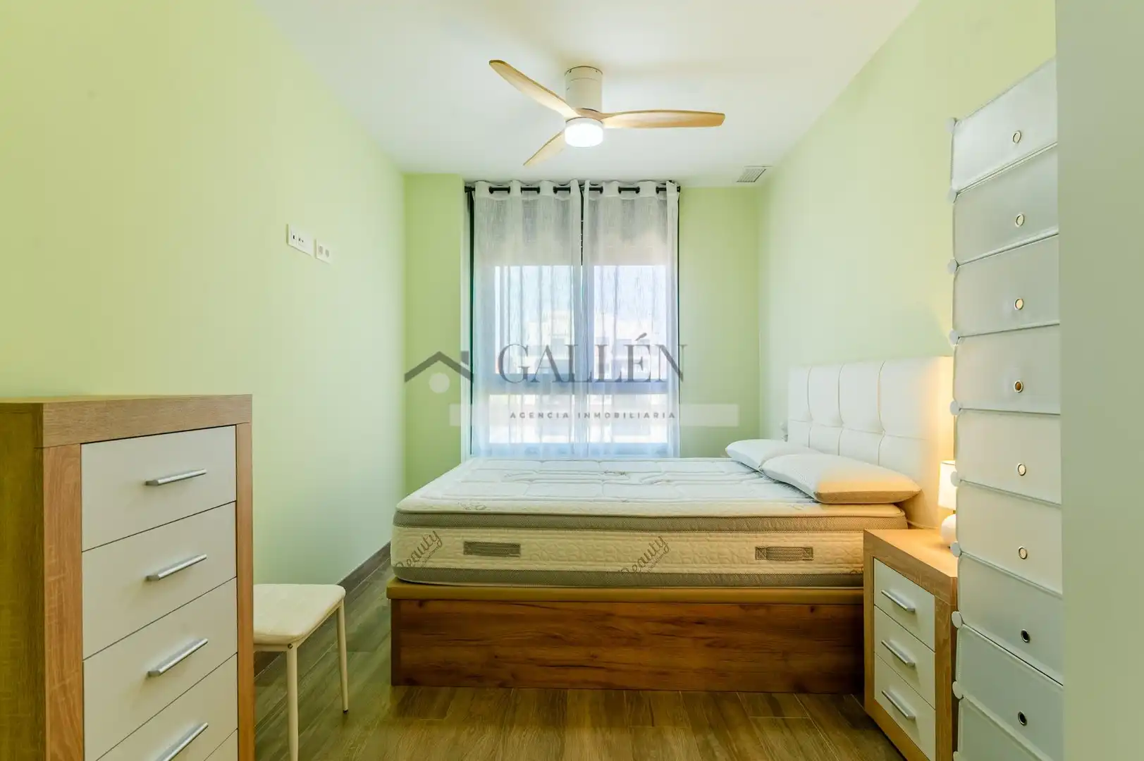 Habitación de Piso en venta en Castellón de la Plana / Castelló de la Plana con Aire acondicionado, Terraza y Trastero