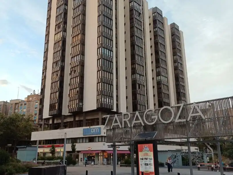 Vista exterior de Piso en venta en  Zaragoza Capital con Aire acondicionado