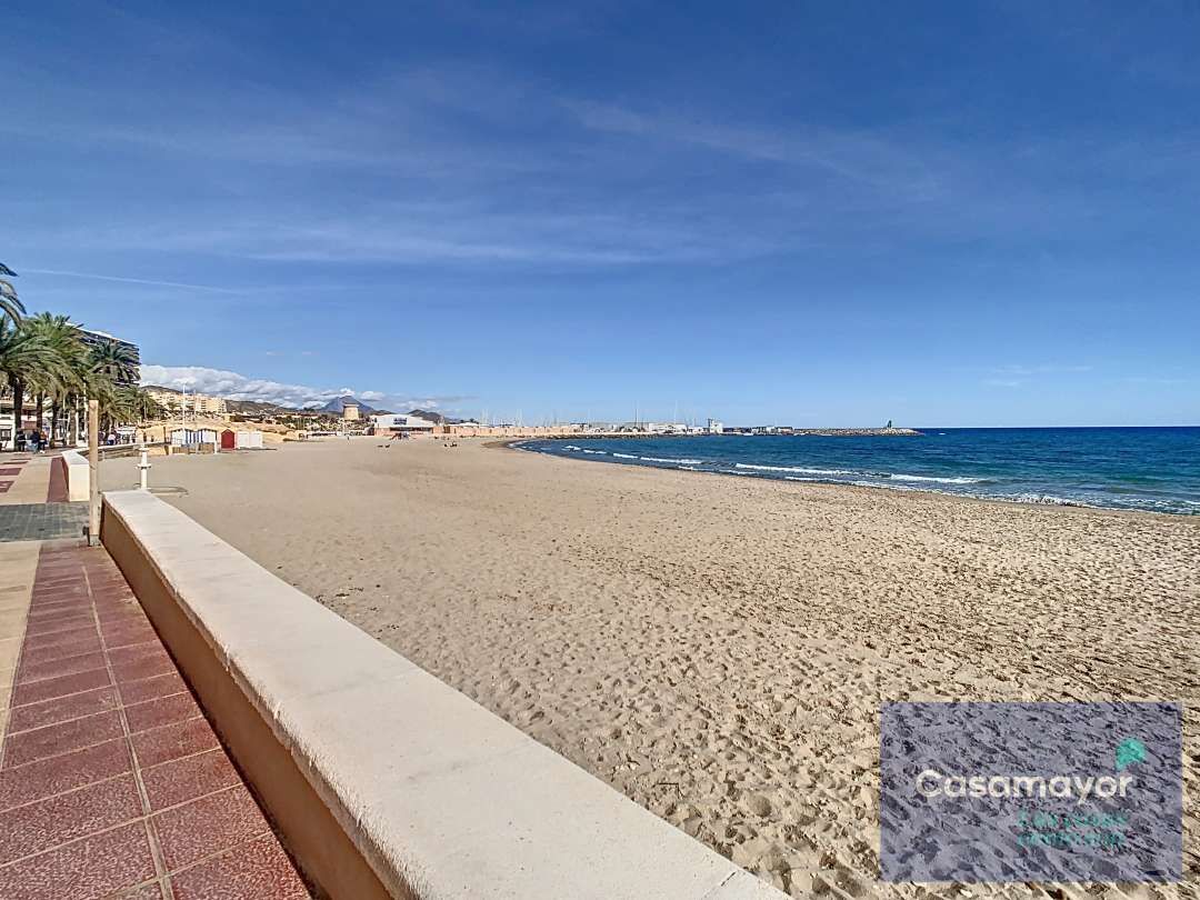 Vista exterior de Casa o xalet en venda en El Campello amb Terrassa i Traster