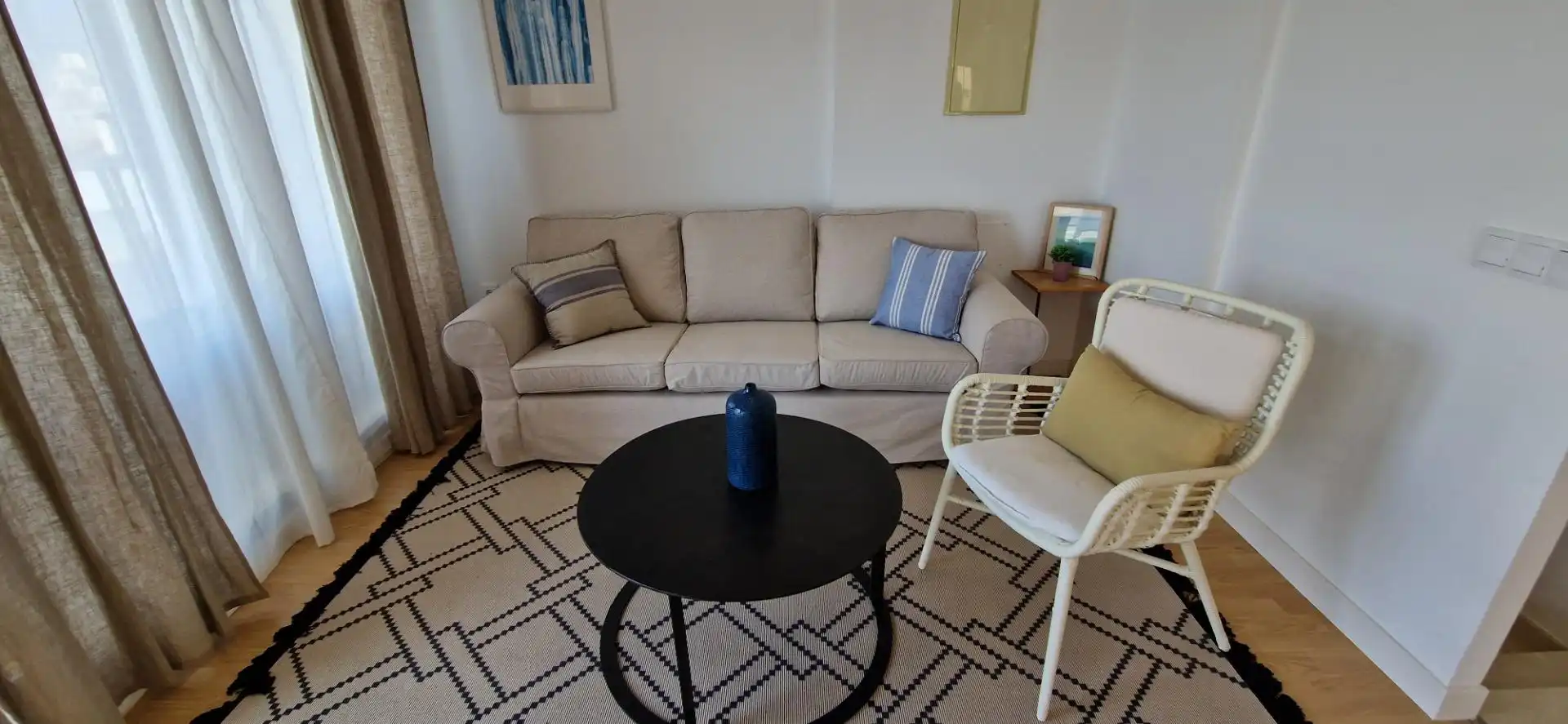 Wohnzimmer von Einfamilien-Reihenhaus zum Verkauf in Cullera mit Klimaanlage, Privatgarten und Terrasse