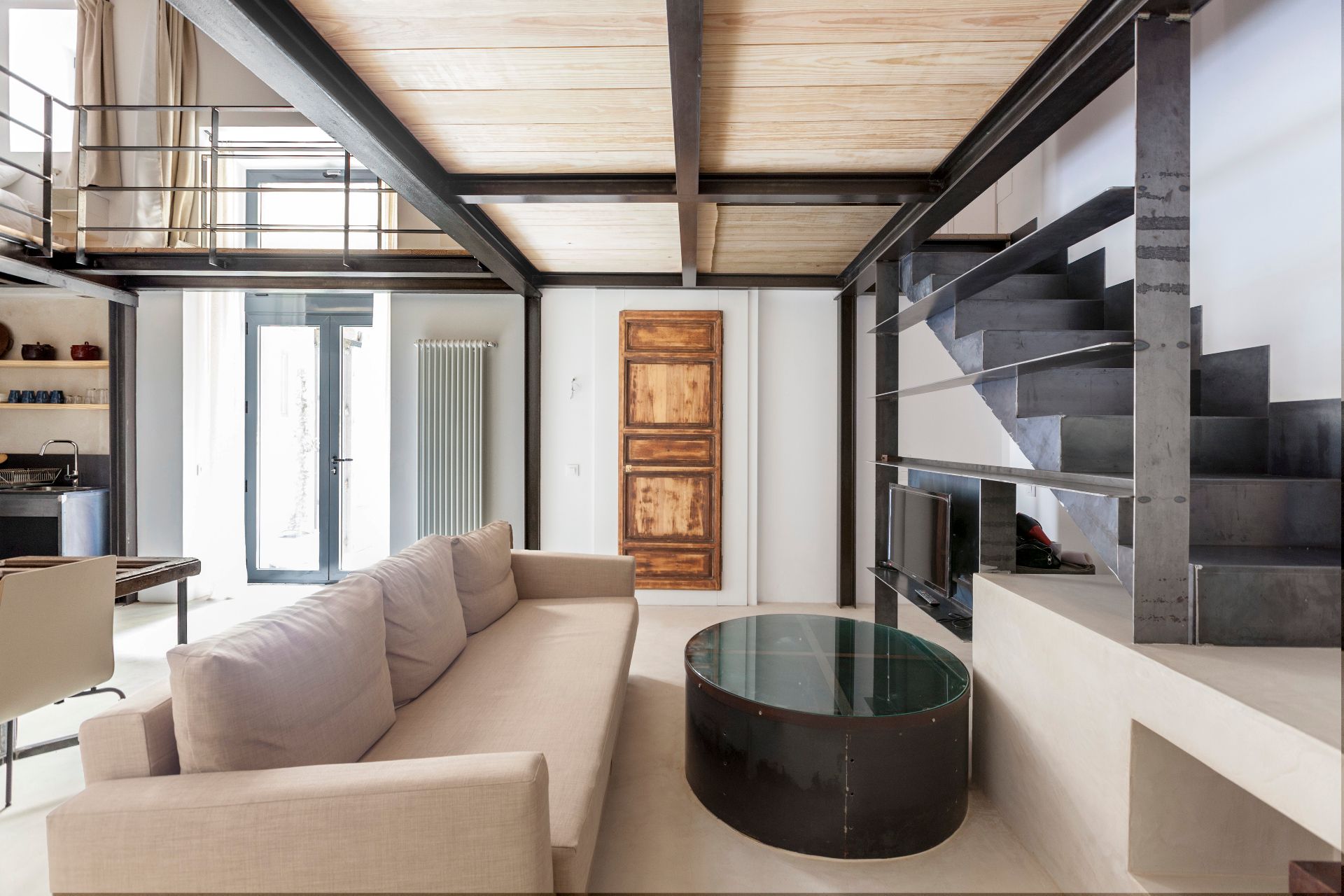 Living room of Duplex to rent in  Madrid Capital  with Air Conditioner, Heating and Parquet flooring
