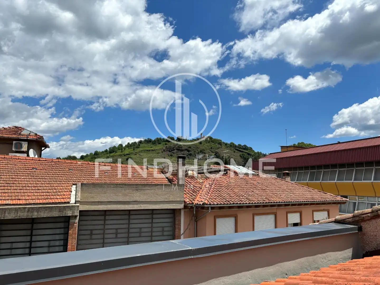 Vista exterior de Ático en venta en Olot con Calefacción, Terraza y Trastero