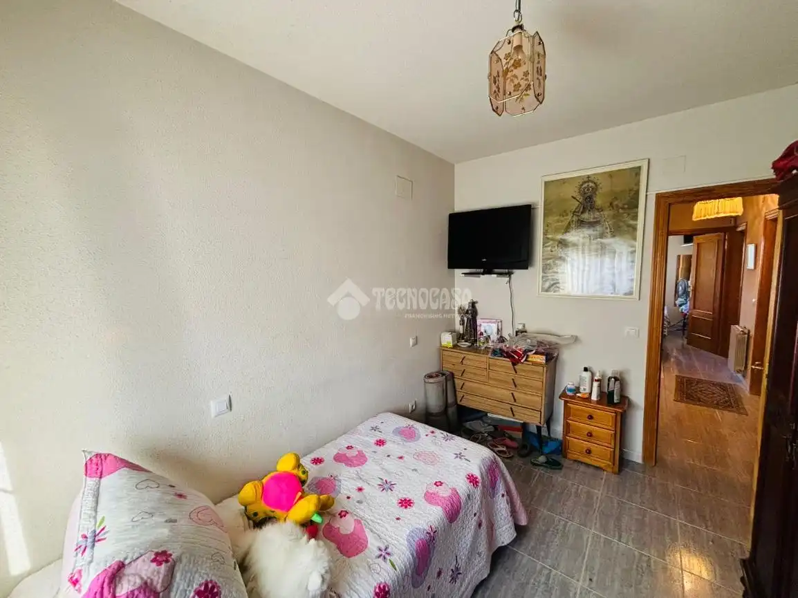 Habitación de Casa adosada en venta en Escalona con Aire acondicionado, Calefacción y Amueblado