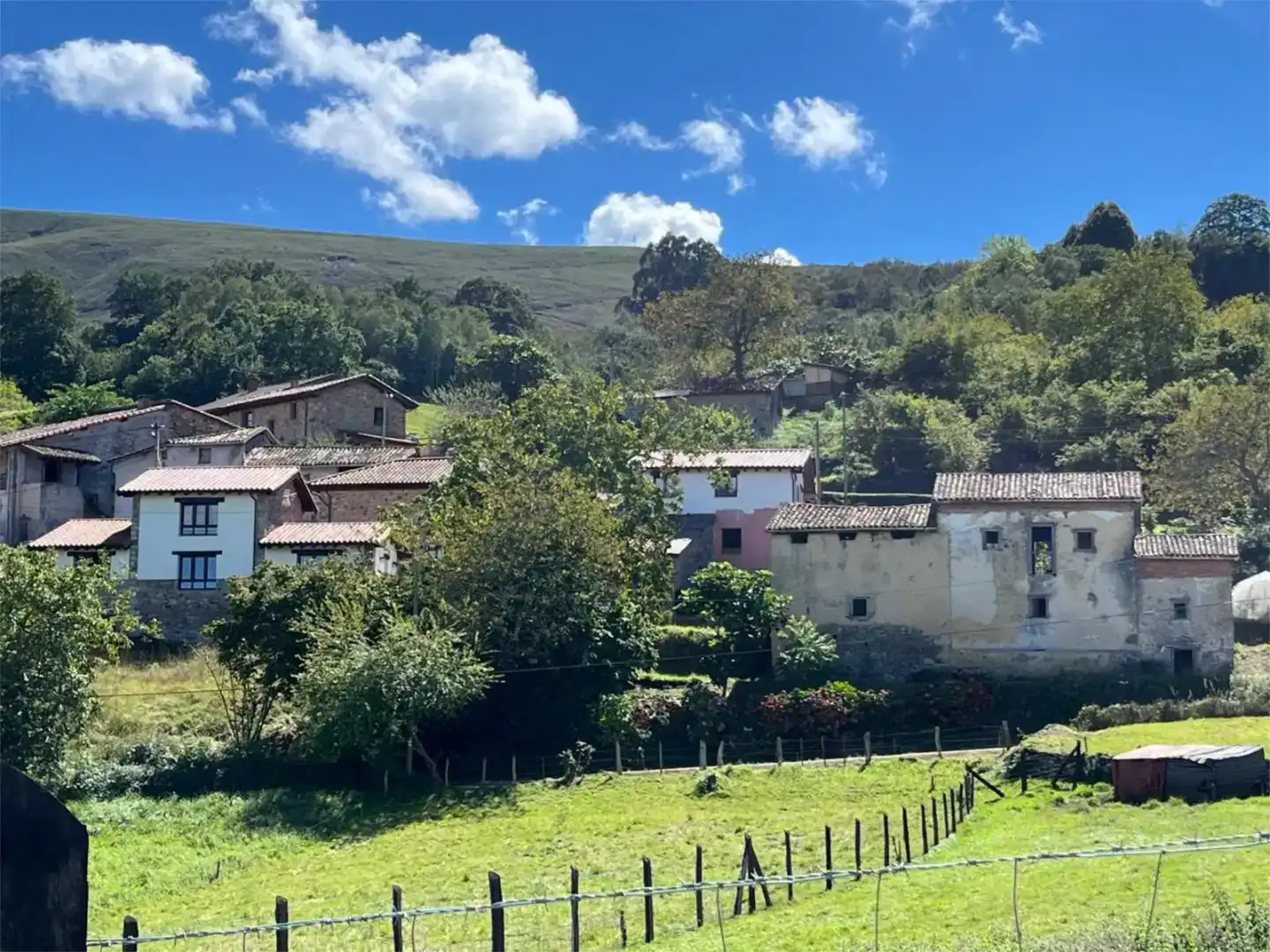 Vista exterior de Piso en venta en Piloña