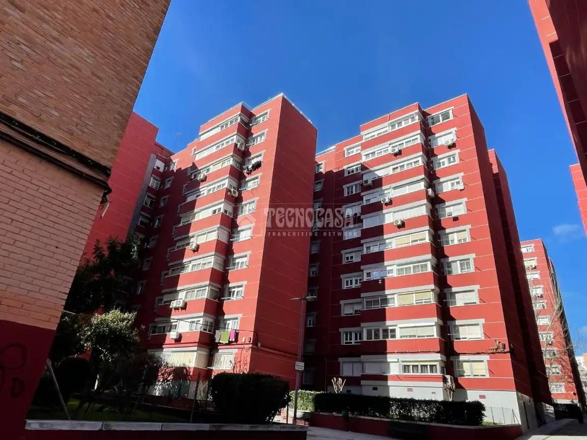 Vista exterior de Piso en venta en Alcorcón con Calefacción y Parquet