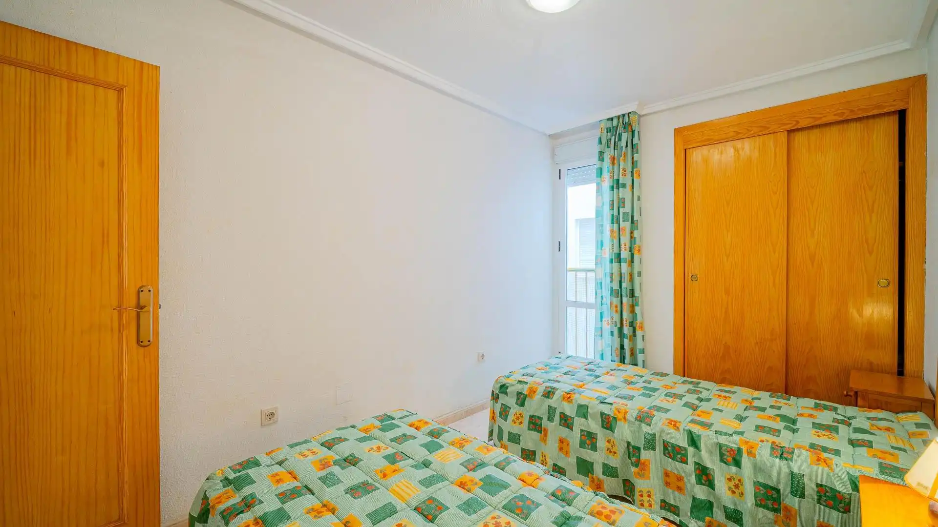 Habitación de Apartamento en venta en Torrevieja con Terraza y Piscina comunitaria