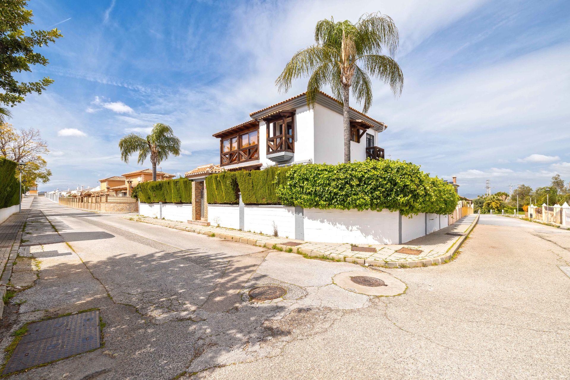 Vista exterior de Casa o xalet en venda en Alhaurín de la Torre amb Aire condicionat, Calefacció i Jardí privat