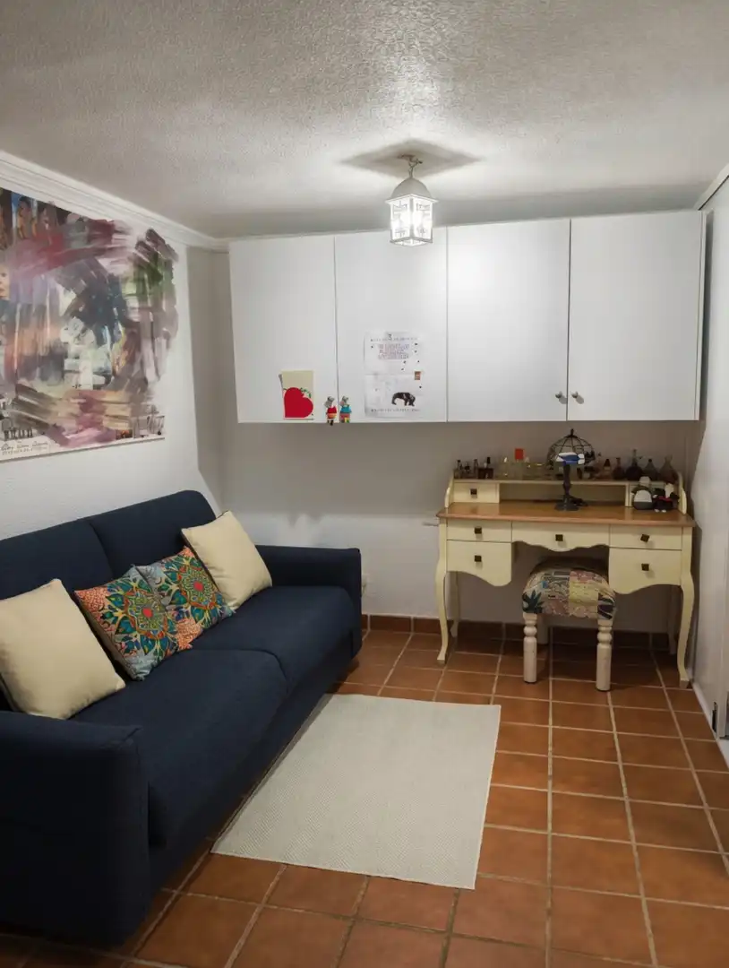 Sala d'estar de Apartament en venda en Sotogrande amb Aire condicionat, Terrassa i Moblat