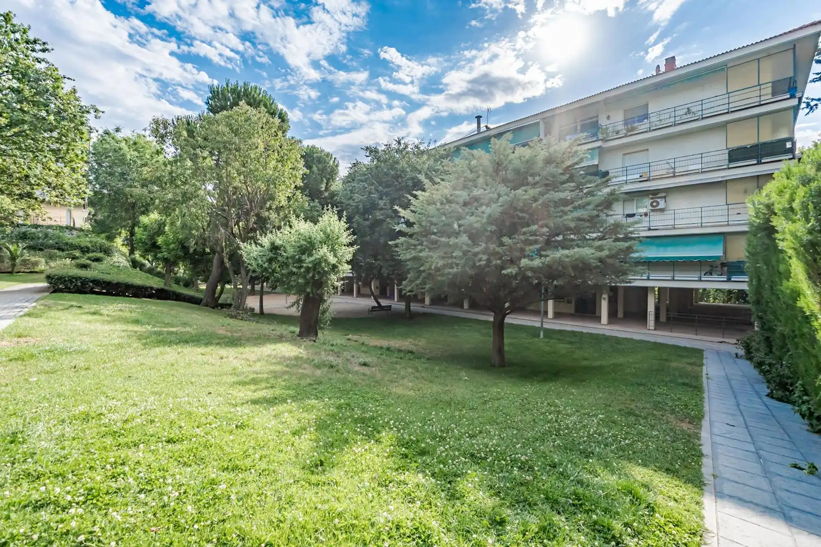 Vista exterior de Piso en venta en Móstoles con Calefacción, Jardín privado y Terraza