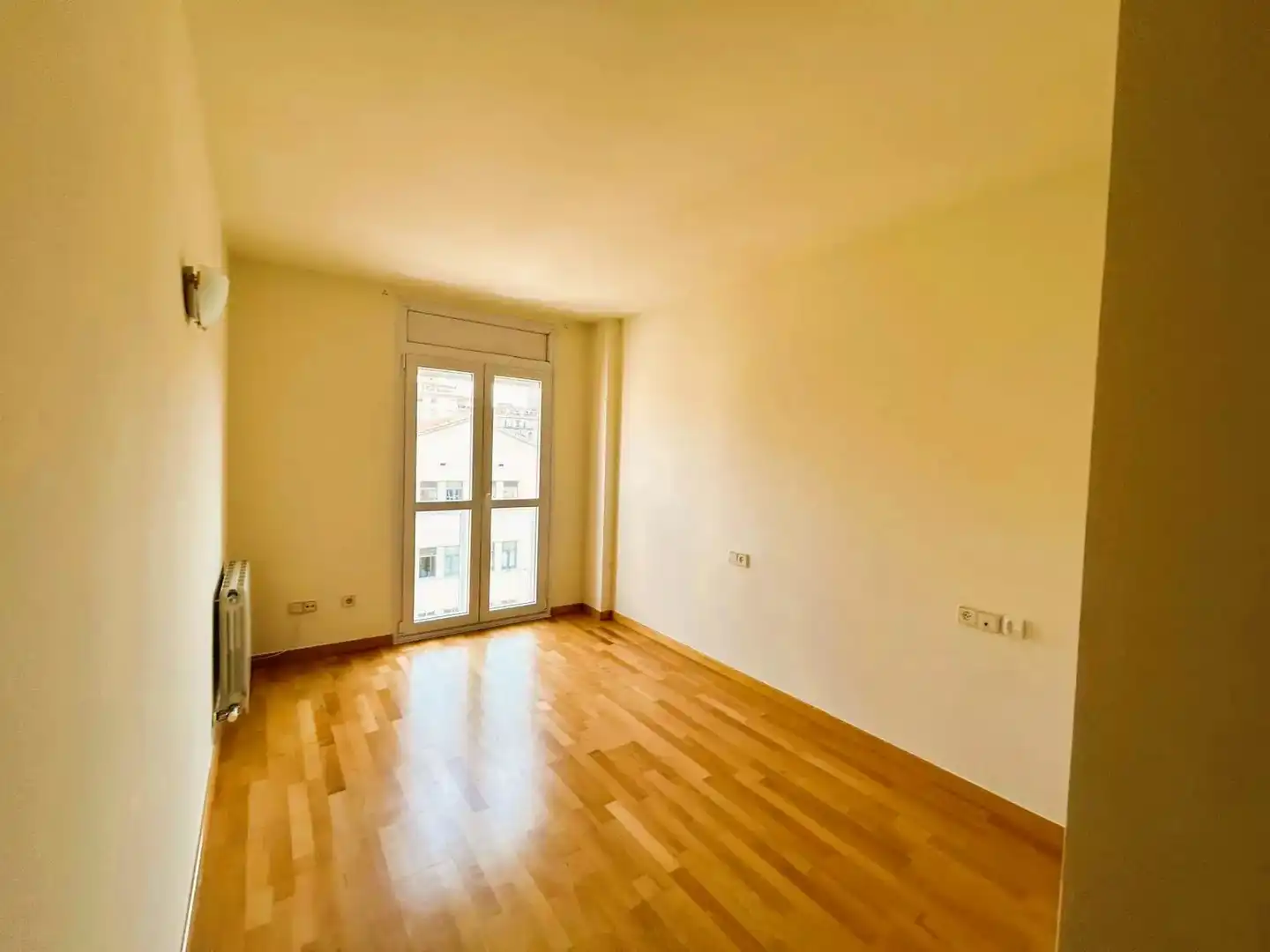 Schlafzimmer von Wohnung zur Miete in Girona mit Klimaanlage, Heizung und Parkett