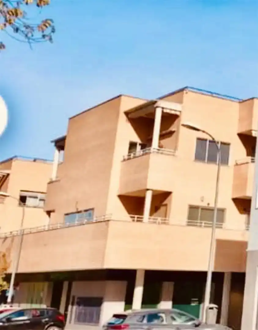 Außenansicht von Wohnung zum Verkauf in Pinto mit Klimaanlage und Balkon