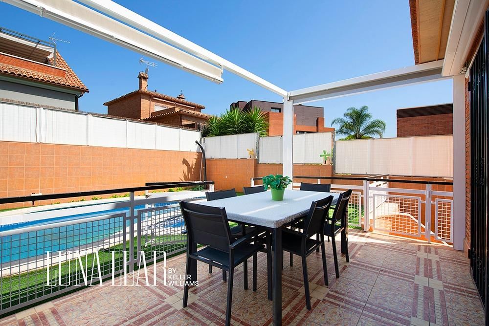 Terrassa de Casa o xalet en venda en Viladecans amb Aire condicionat, Calefacció i Jardí privat