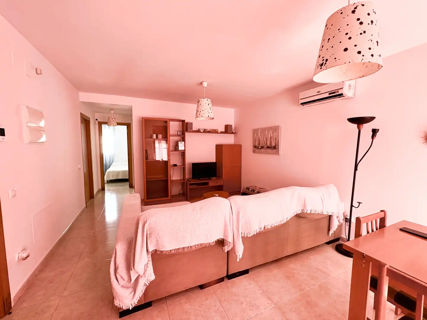 Sala d'estar de Casa adosada de lloguer en Sant Jaume d'Enveja amb Aire condicionat, Terrassa i Moblat