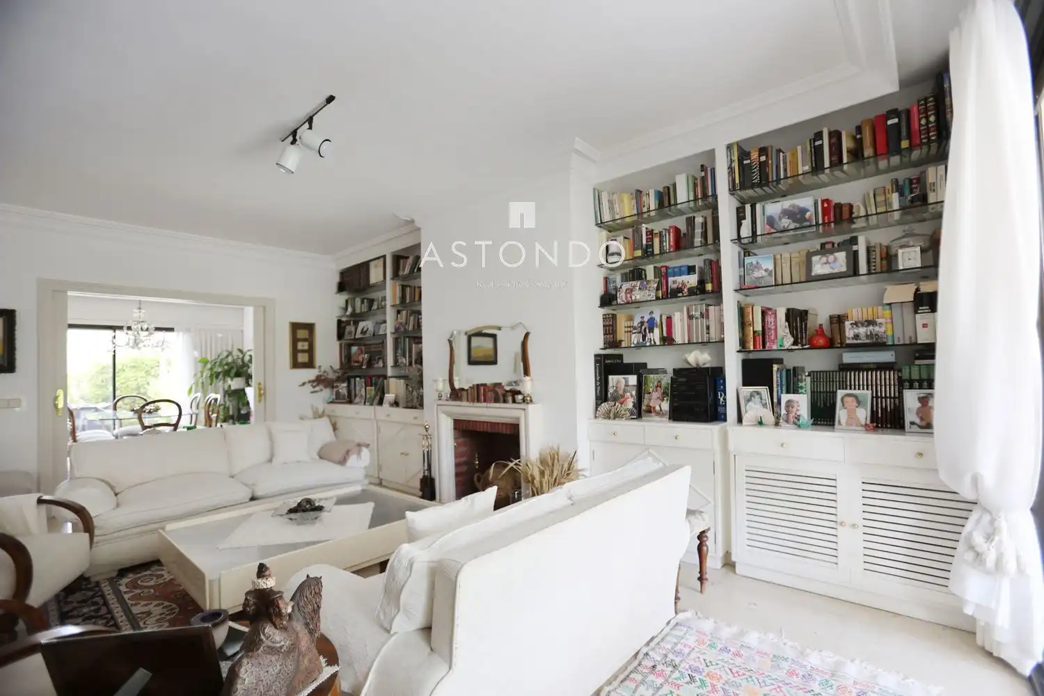 Living room of Houses for sale in Madrid  with Air Conditioner, Heating and Terrace