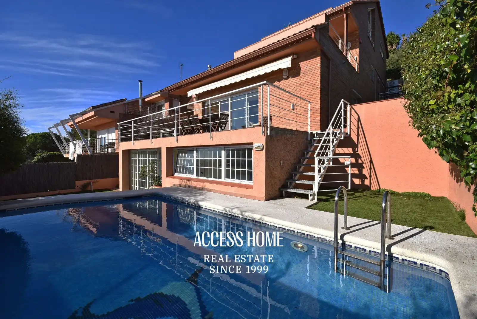 Vista exterior de Casa o chalet en venta en Premià de Dalt con Aire acondicionado, Calefacción y Terraza