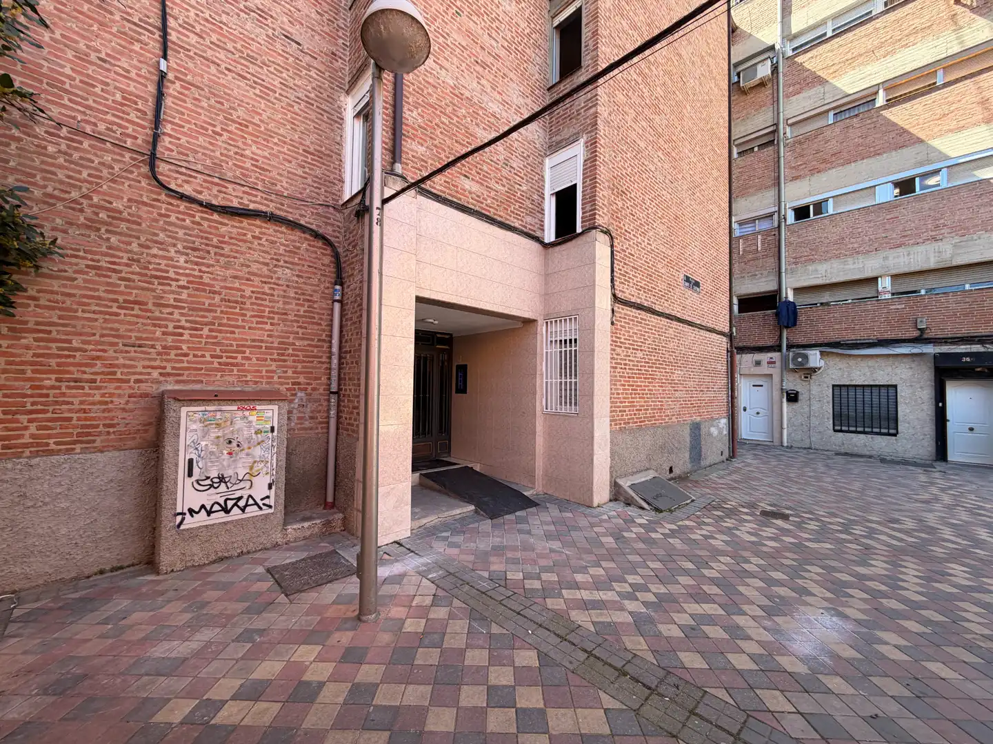 Exterior view of Flat for sale in Madrid  with Air Conditioner, Heating and Furnished