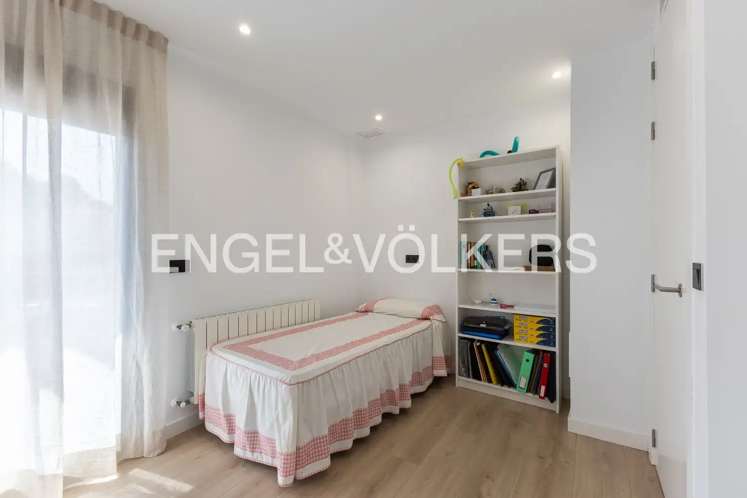 Habitación de Casa o chalet en venta en Torrent con Aire acondicionado, Calefacción y Jardín privado