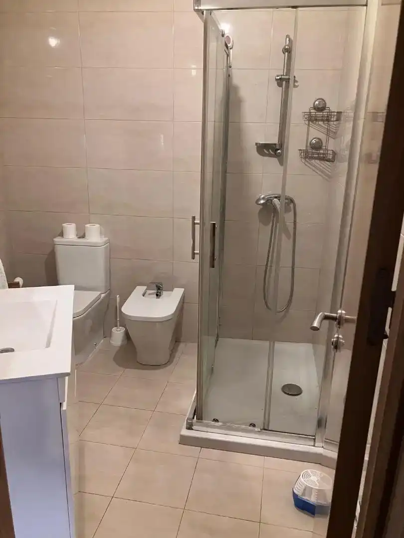 Badezimmer von Country house zum Verkauf in Galinduste mit Parkett, Abstellraum und Möbliert