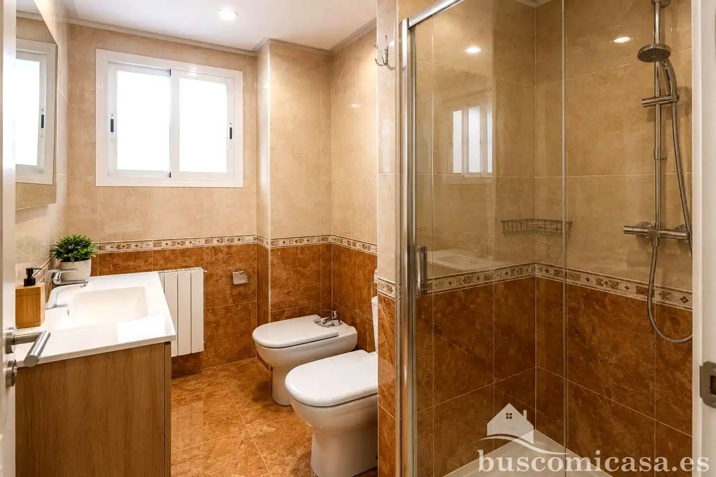 Bathroom of Ground floor for sale in Linares  with Air Conditioner, Parquet flooring and Furnished
