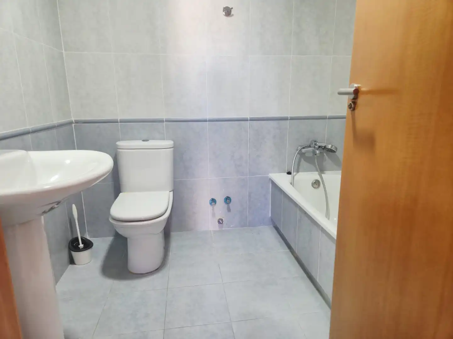 Baño de Piso de alquiler en Aldaia con Aire acondicionado, Trastero y Piscina comunitaria