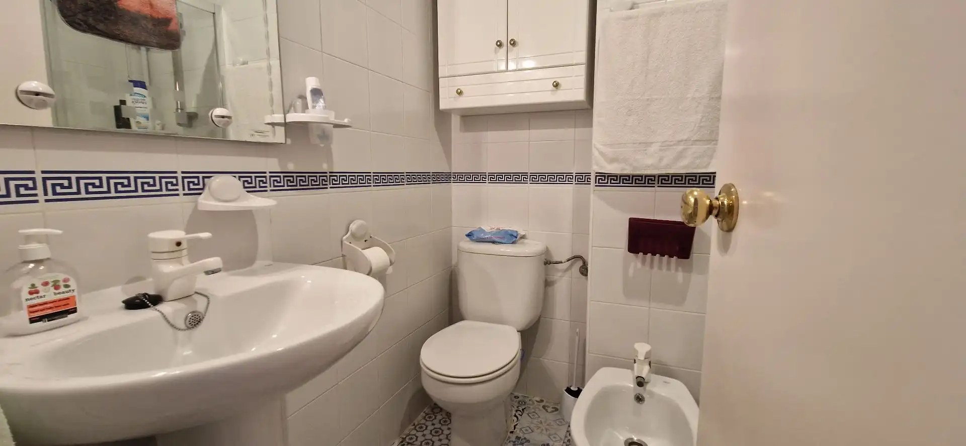 Bany de Apartament de lloguer en El Portil amb Moblat i Piscina comunitària