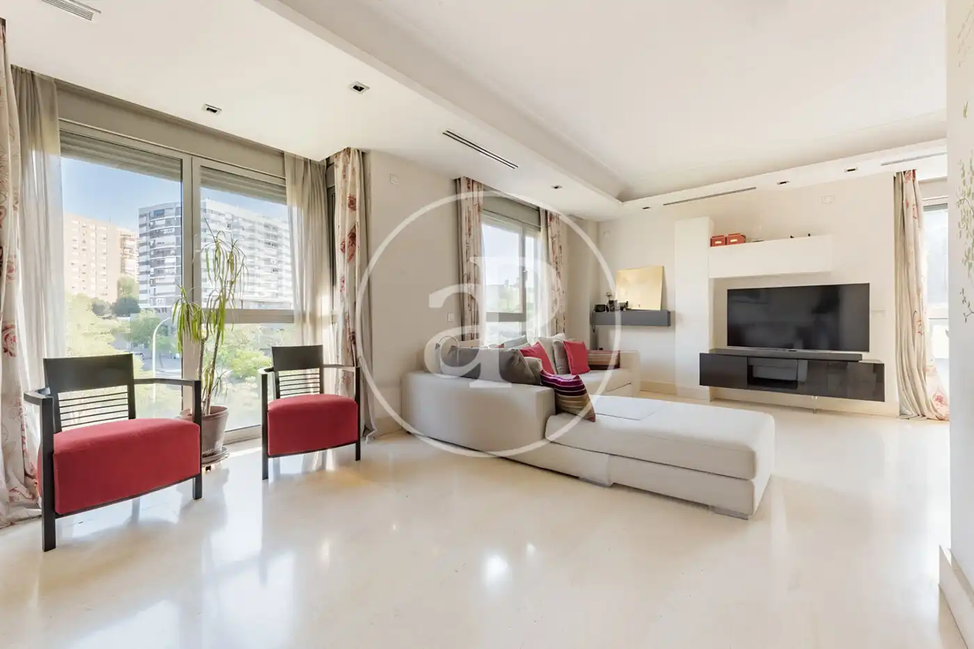 Piso con terraza en venta en C. de Buitrago del Lozoya, imagen 2