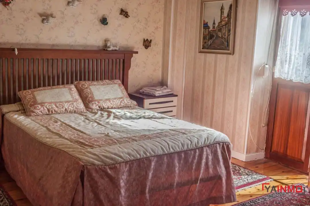 Dormitori de Casa adosada en venda en Vitoria - Gasteiz amb Calefacció i Jardí privat