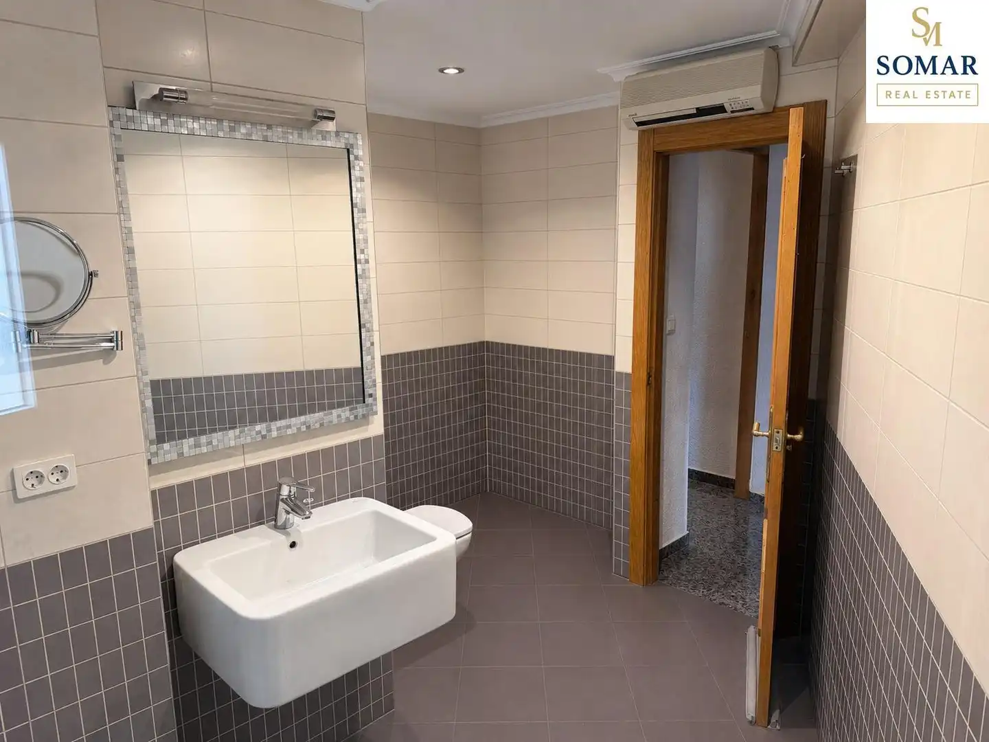 Baño de Piso en venta en Valencia con Aire acondicionado y Balcón