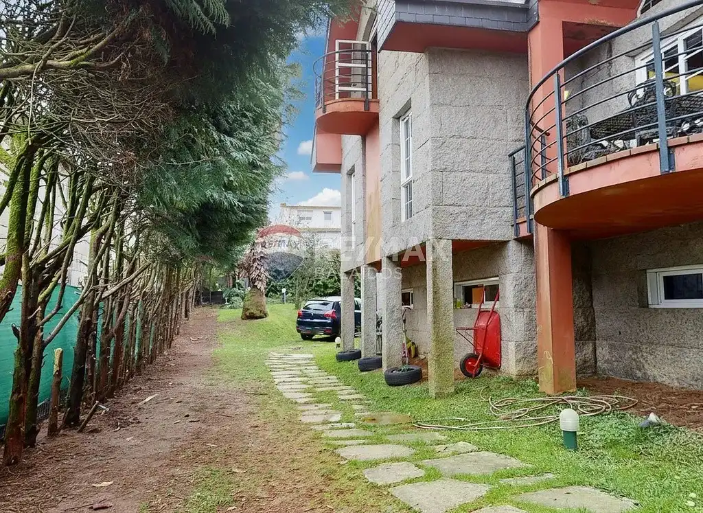Vista exterior de Casa o chalet en venta en Vigo  con Calefacción, Jardín privado y Parquet