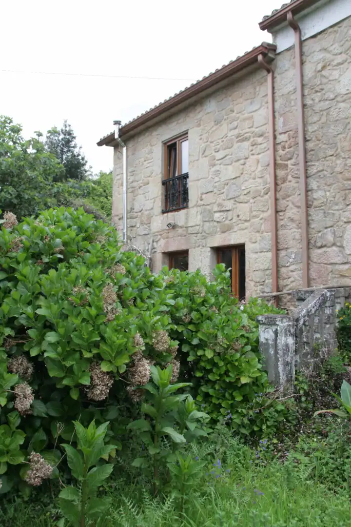 Vista exterior de Casa adosada en venda en Padrón amb Jardí privat, Moblat i Forn