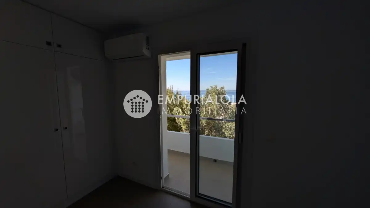 Bedroom of Houses for sale in Roses  with Air Conditioner and Private garden